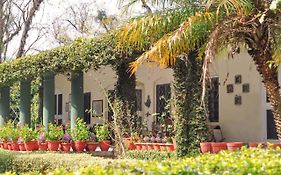 Stayvista'S Normandy House - 3Bhk With Mountain View & Orchard